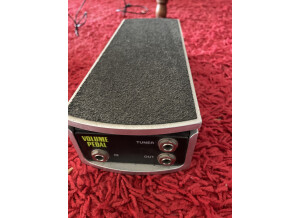 Ernie Ball 6166 250K Mono Volume Pedal for use with Passive Electronics