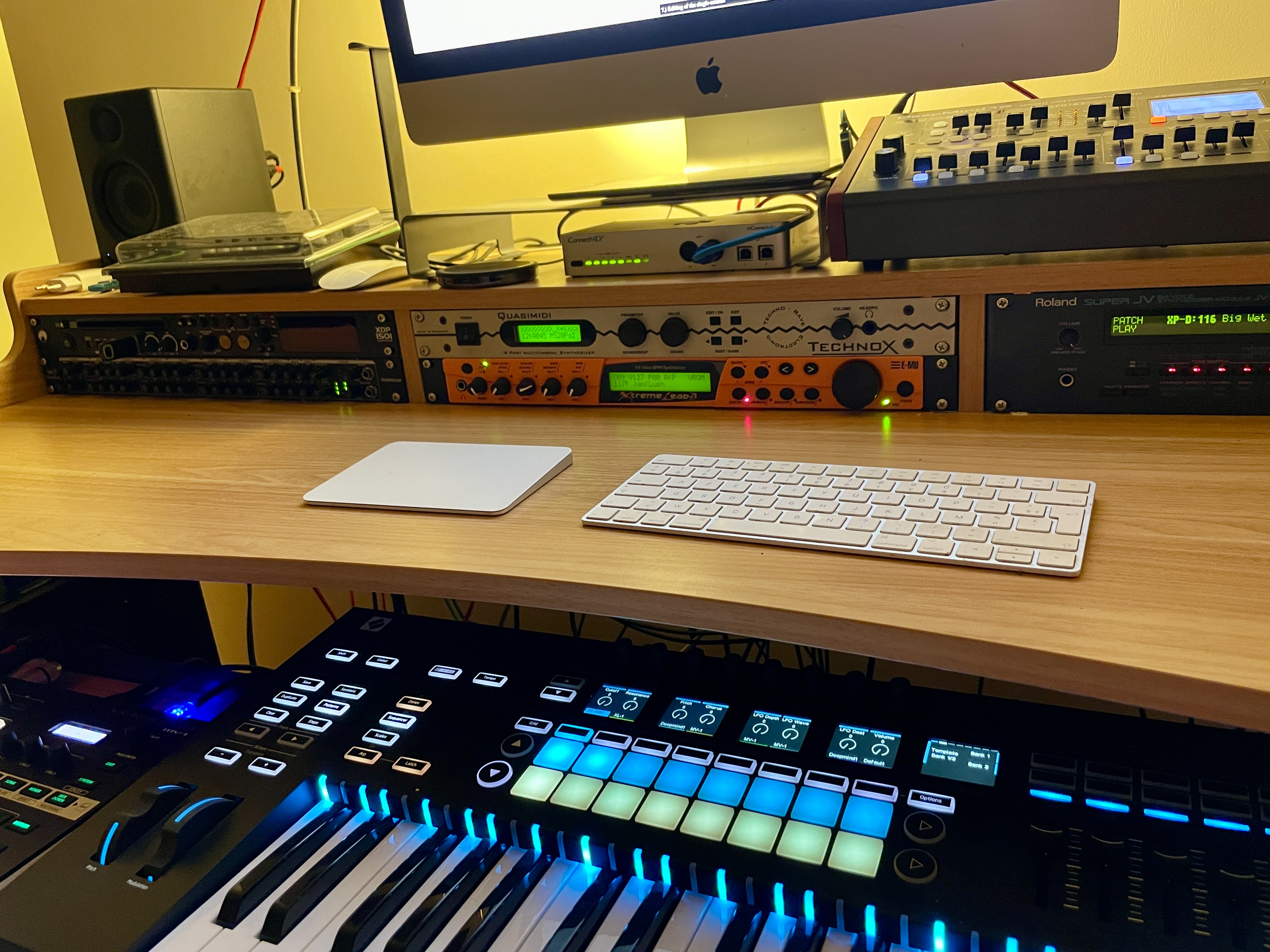 Roland Verselab MV-1