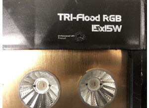 Tri-Flood RGB - 15x15W - Projecteur LED Wash à découpe - 02.JPG