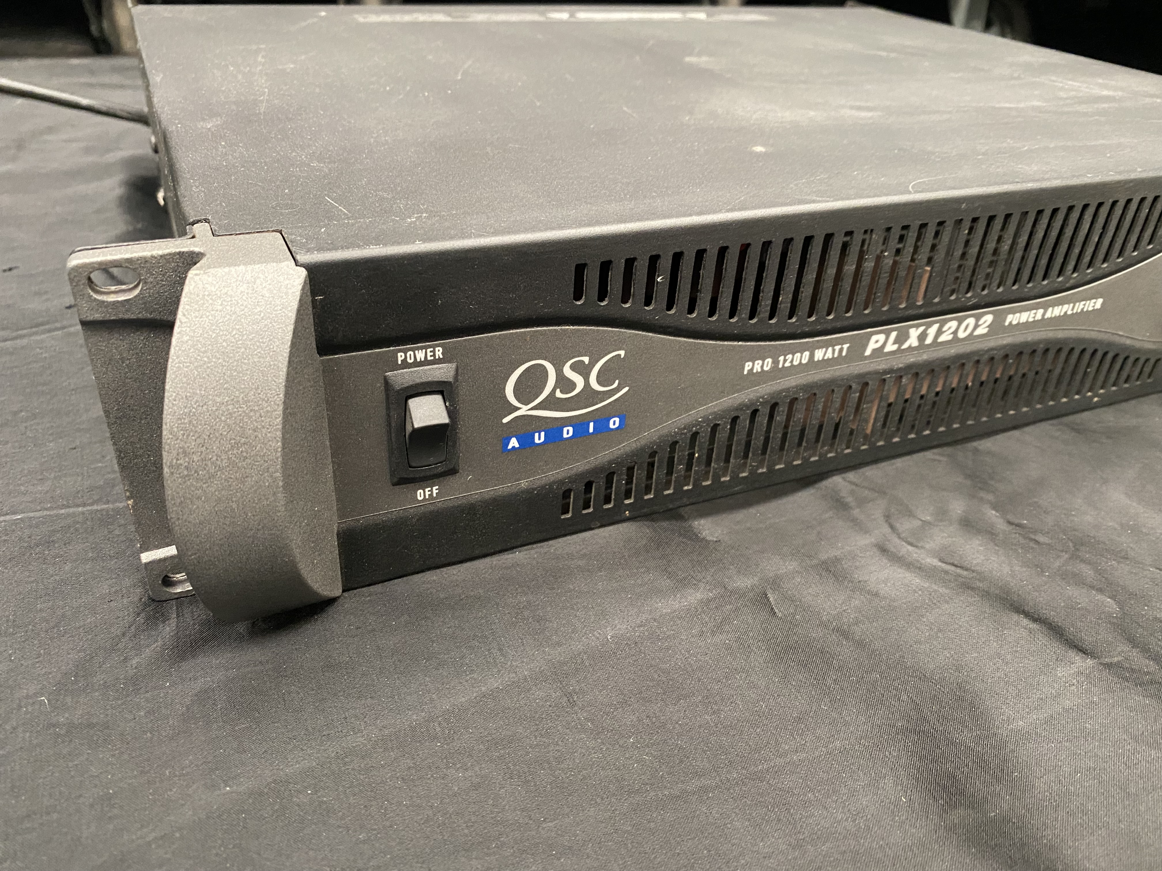 QSC PLX1202 ステレオパワーアンプ 320W/4Ω 音質良し