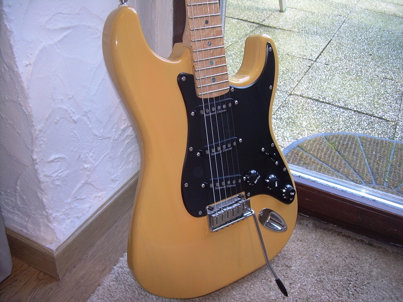 Fender Special Edition Lite Ash Stratocaster