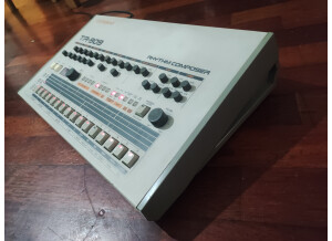 Roland TR-909 (10985)