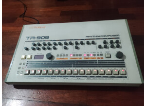 Roland TR-909 (25342)
