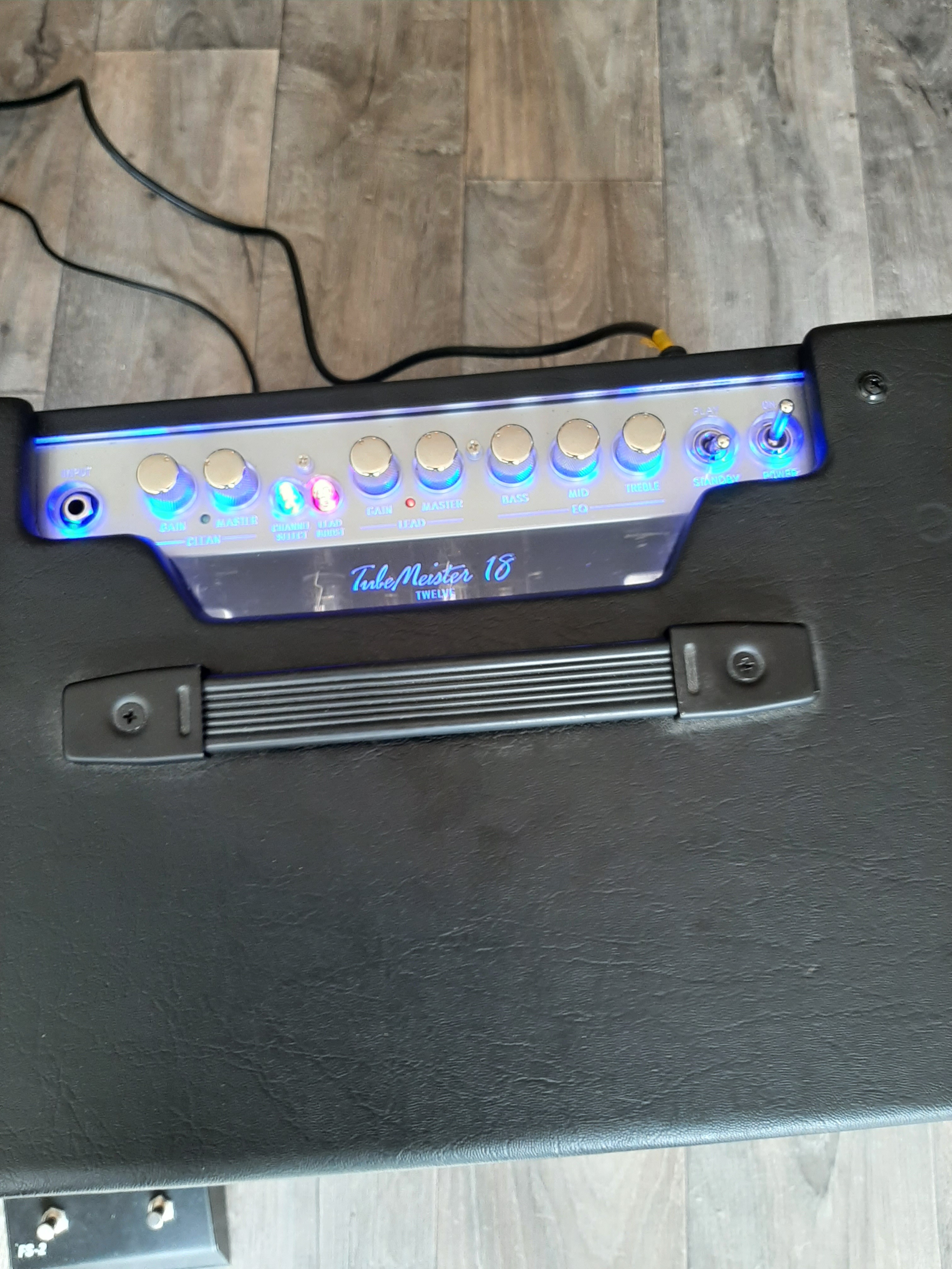 Vend ampli guitare à lampes Hugues &amp; Kettner TubeMeister 18 Twelve Combo