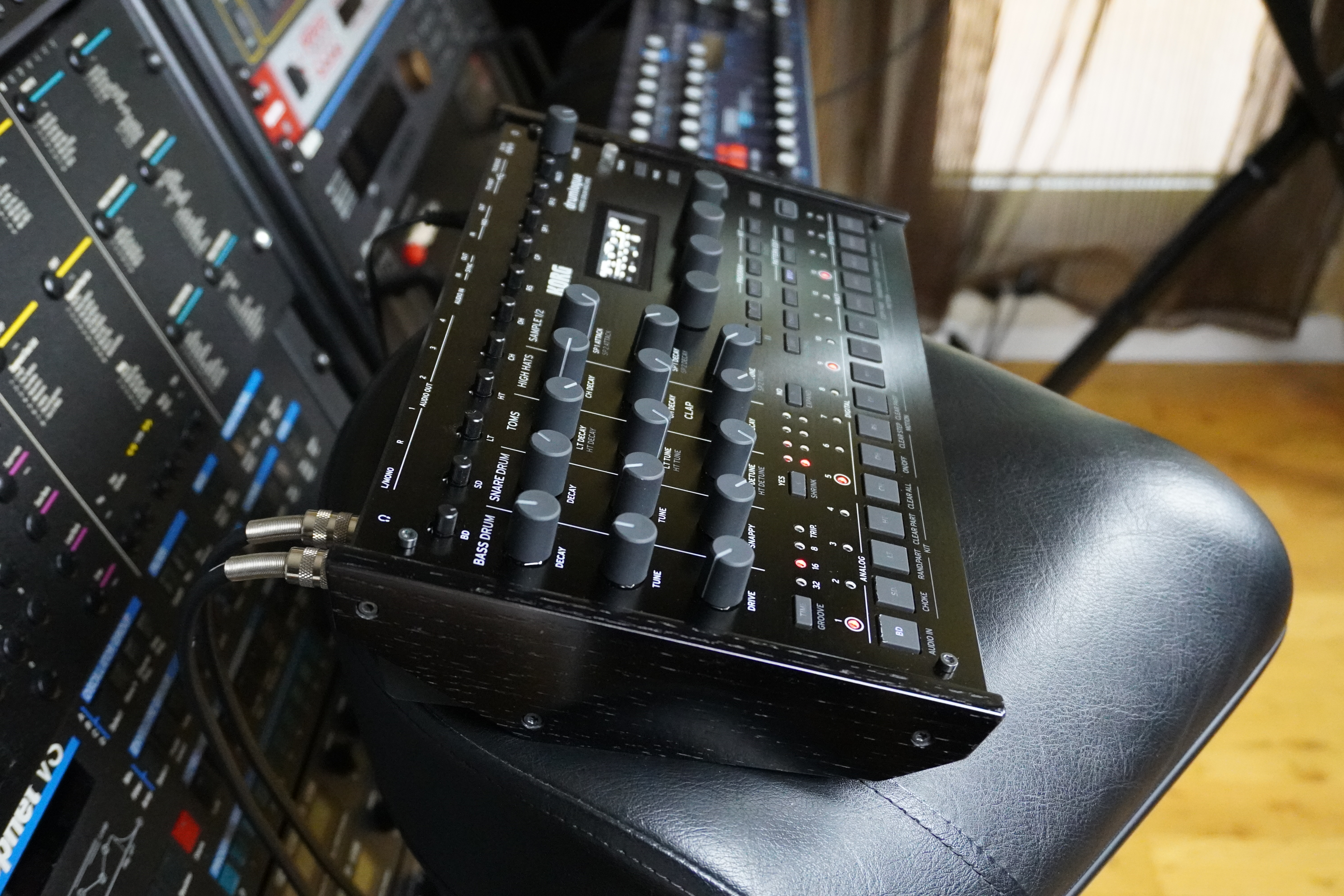 Drumlogue 2tof 06 C&ocirc;t&eacute; gauche