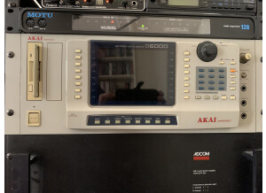 akai S600
