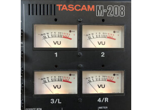 Tascam M-208 (75955)