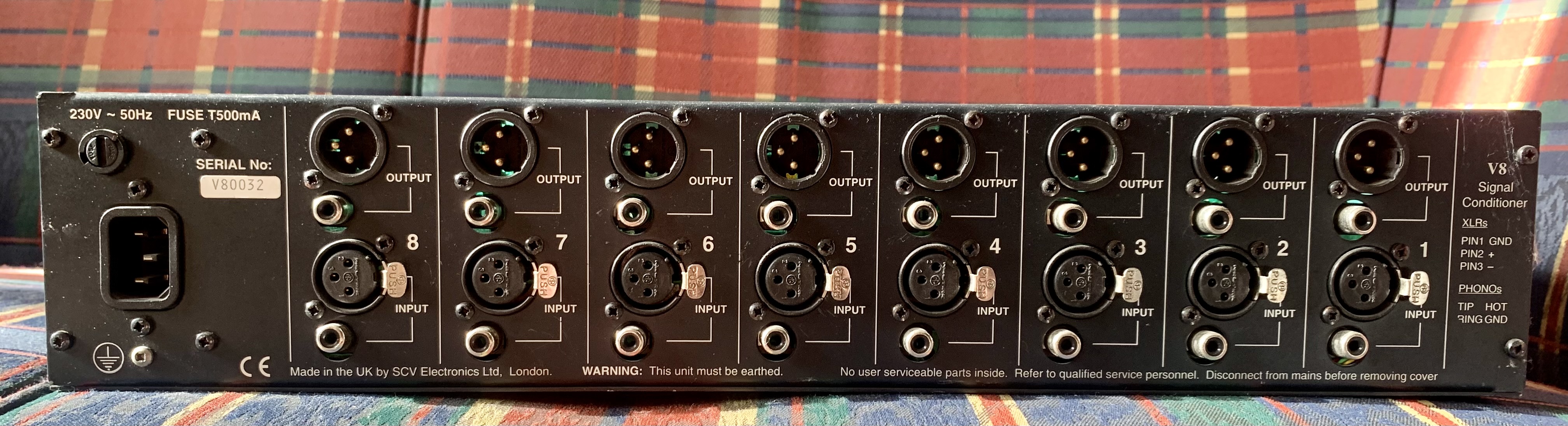 LA audio V8 c