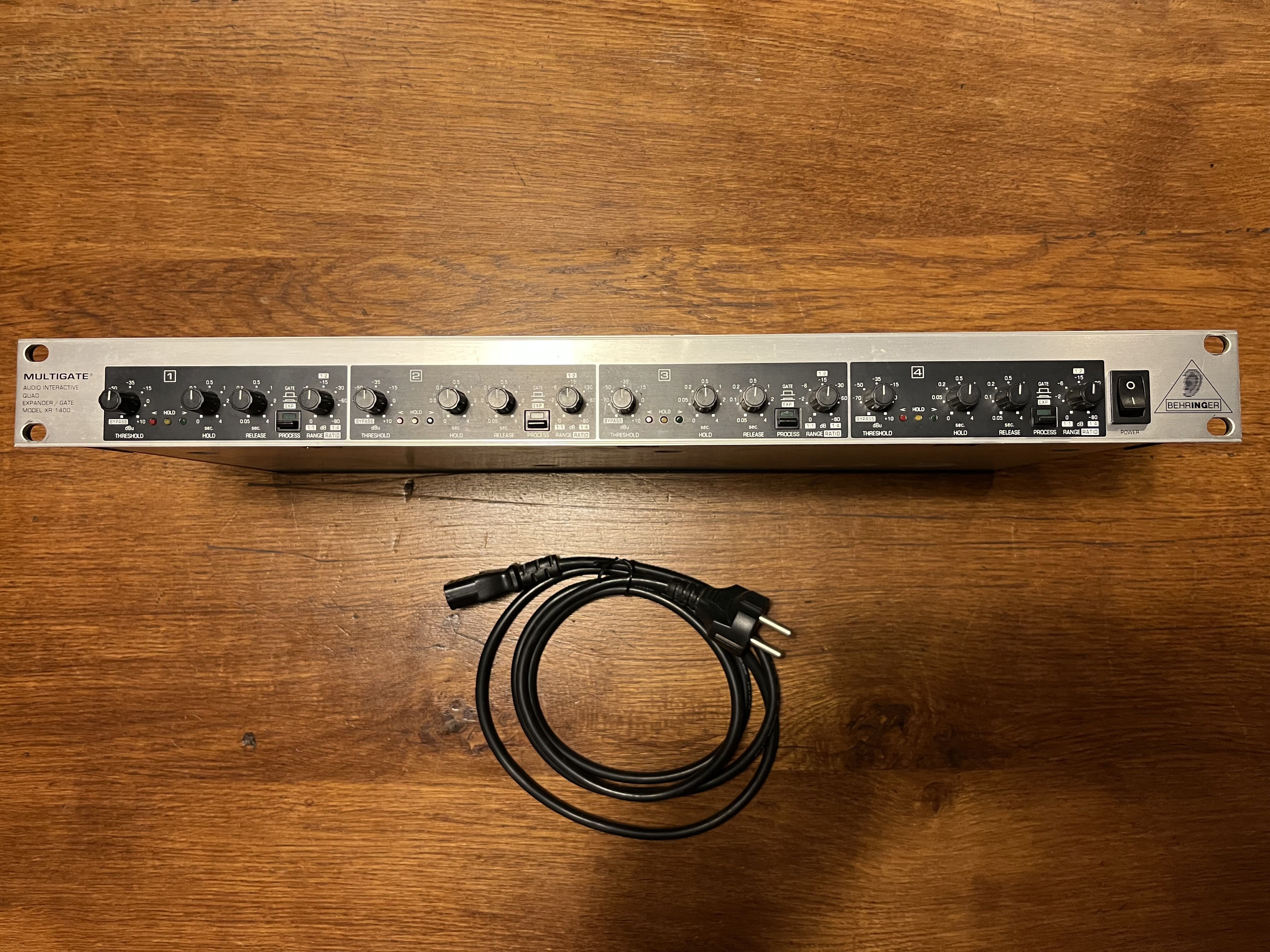 Vends Behringer Multigate XR1400