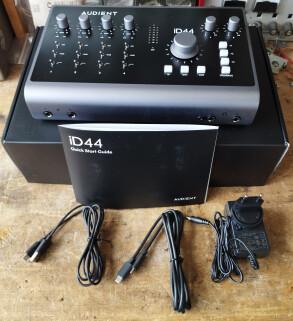 Audient iD44 déballage 2 Audient iD44 déballage 2