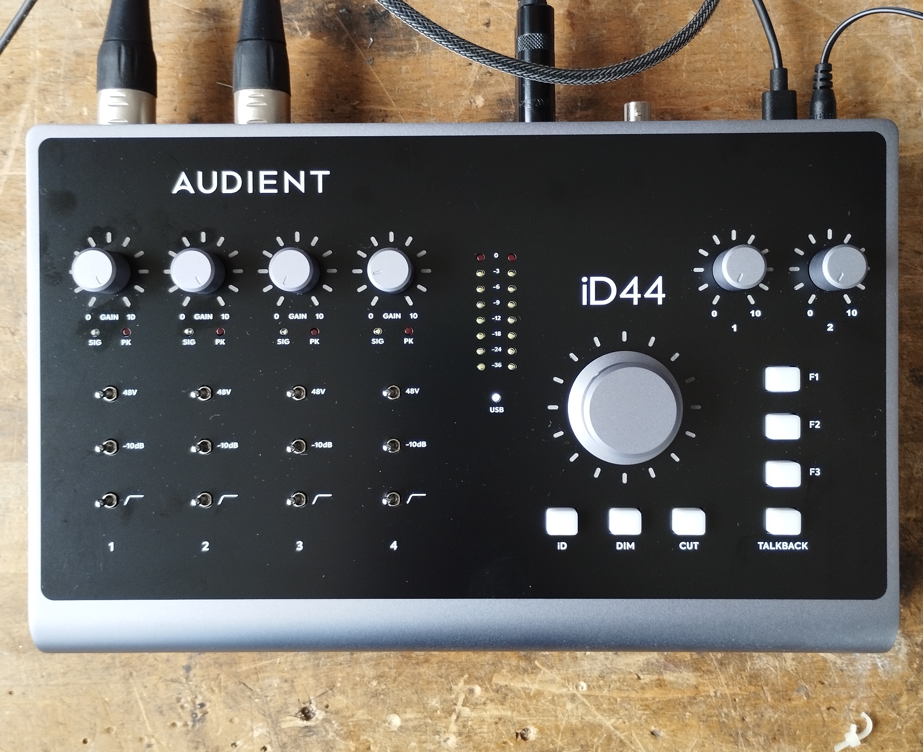 Audient iD44 dessus