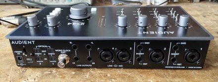 Audient iD44 arrière 2 Audient iD44 arrière 2