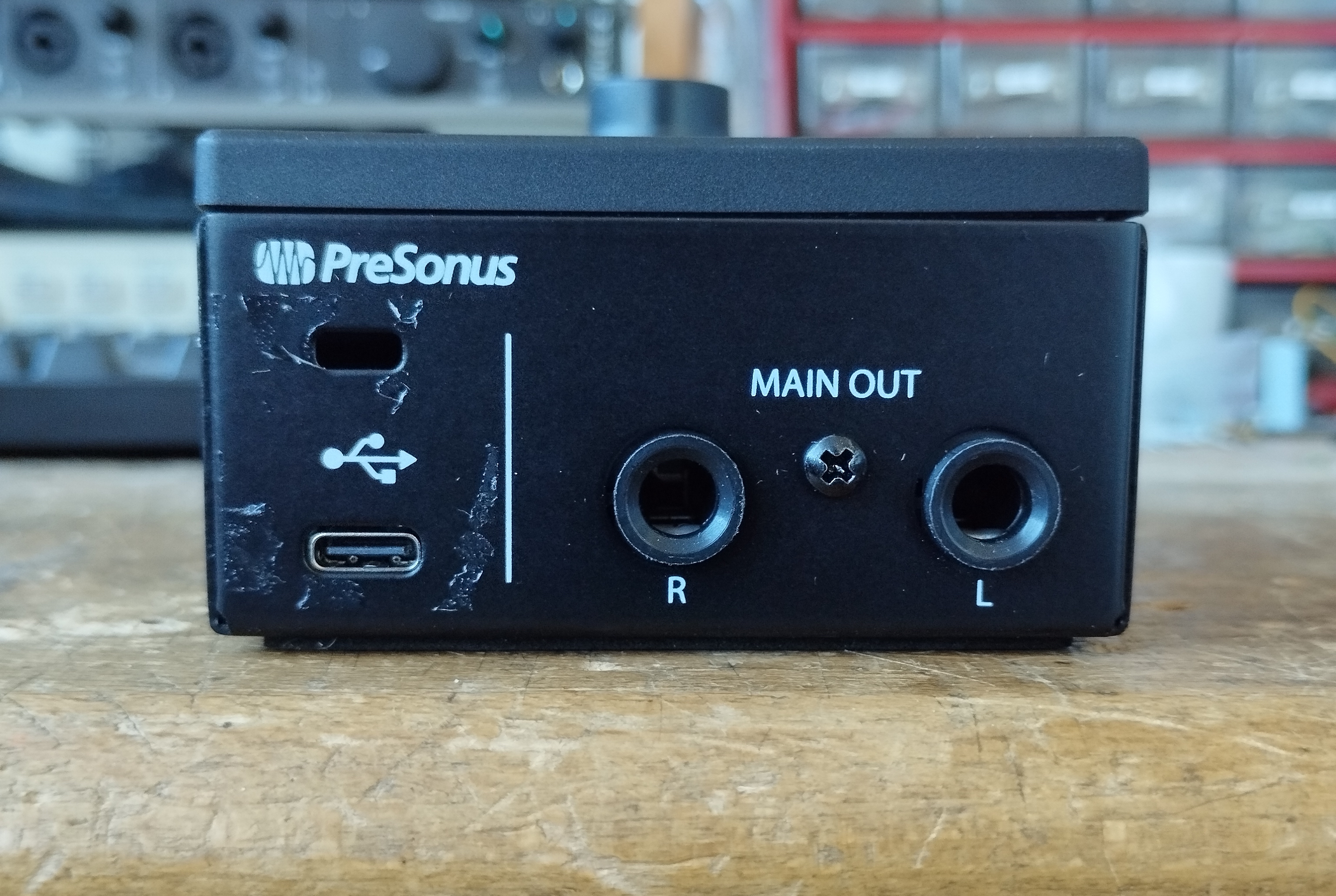 Revelator io44 arrière