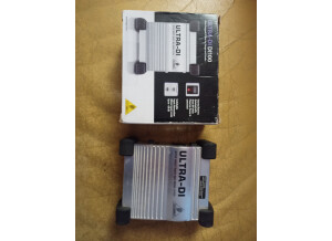 Behringer Ultra-DI DI100 (81307)