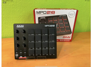 Akai Professional MPD218 (2200)