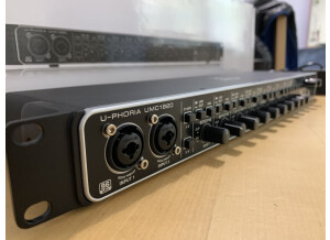 Behringer U-Phoria UMC1820 (82757)