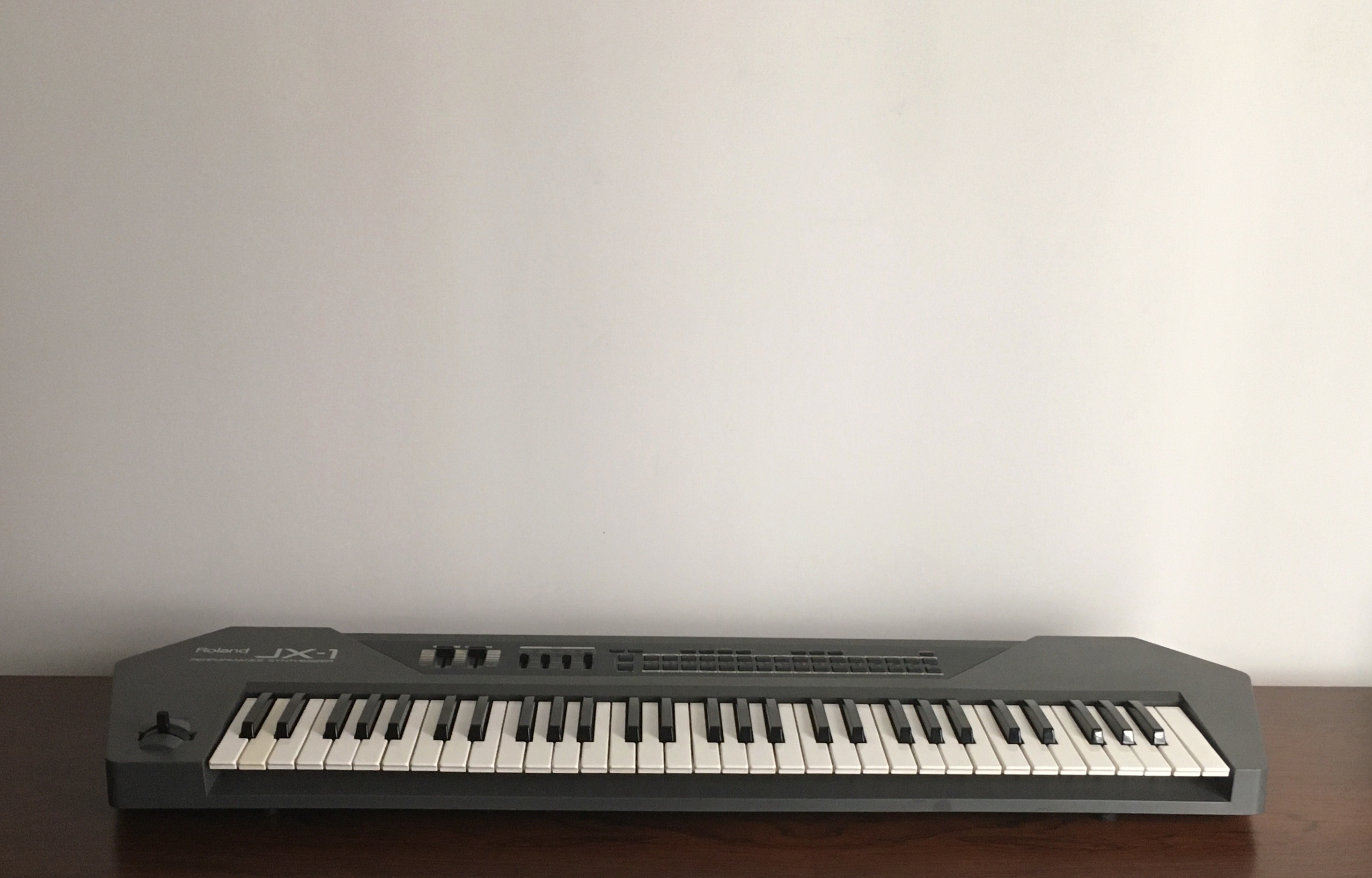 Vends Synthétiseur ROLAND JX-1 220V + Alimentation BOSS 12V AC Originale