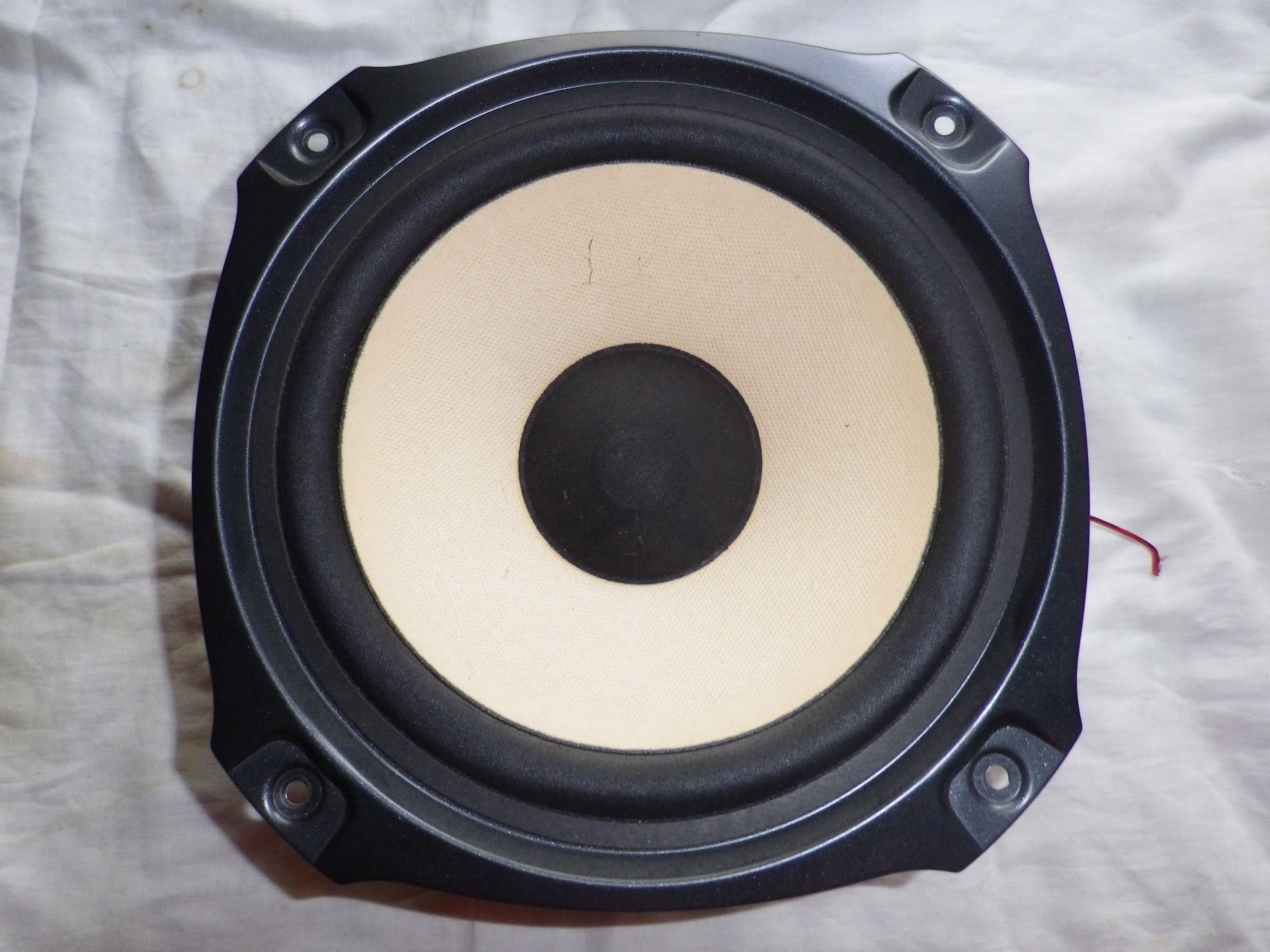 1 haut-parleurs boomer woofer JVC 22 cm 8 ohms.