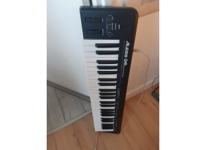 Alesis Q49 (24691)