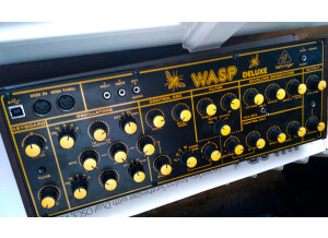 Behringer Wasp Deluxe (98239)