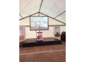 ecran cadre sous tente