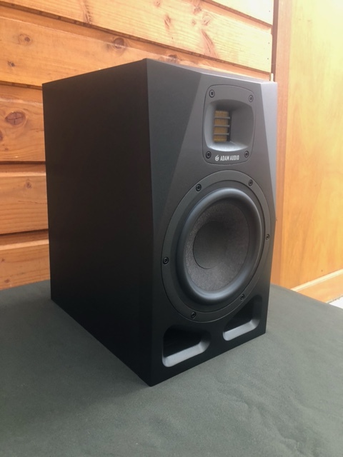 ADAM Audio A7V : a7v 3quarts
