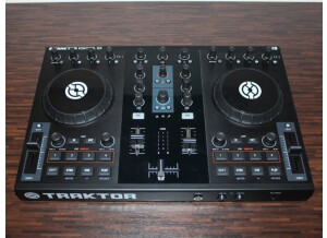 Native Instruments Traktor Kontrol S2 (35800)