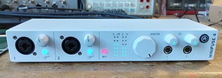 Arturia Minifuse 4 façade avant Arturia Minifuse 4 façade avant