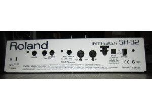 Roland SH-32 (39807)