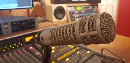 Electro-Voice RE20 : EV Re20 Studio 3:4 droite Electro-Voice RE20 : EV Re20 Studio 3:4 droite