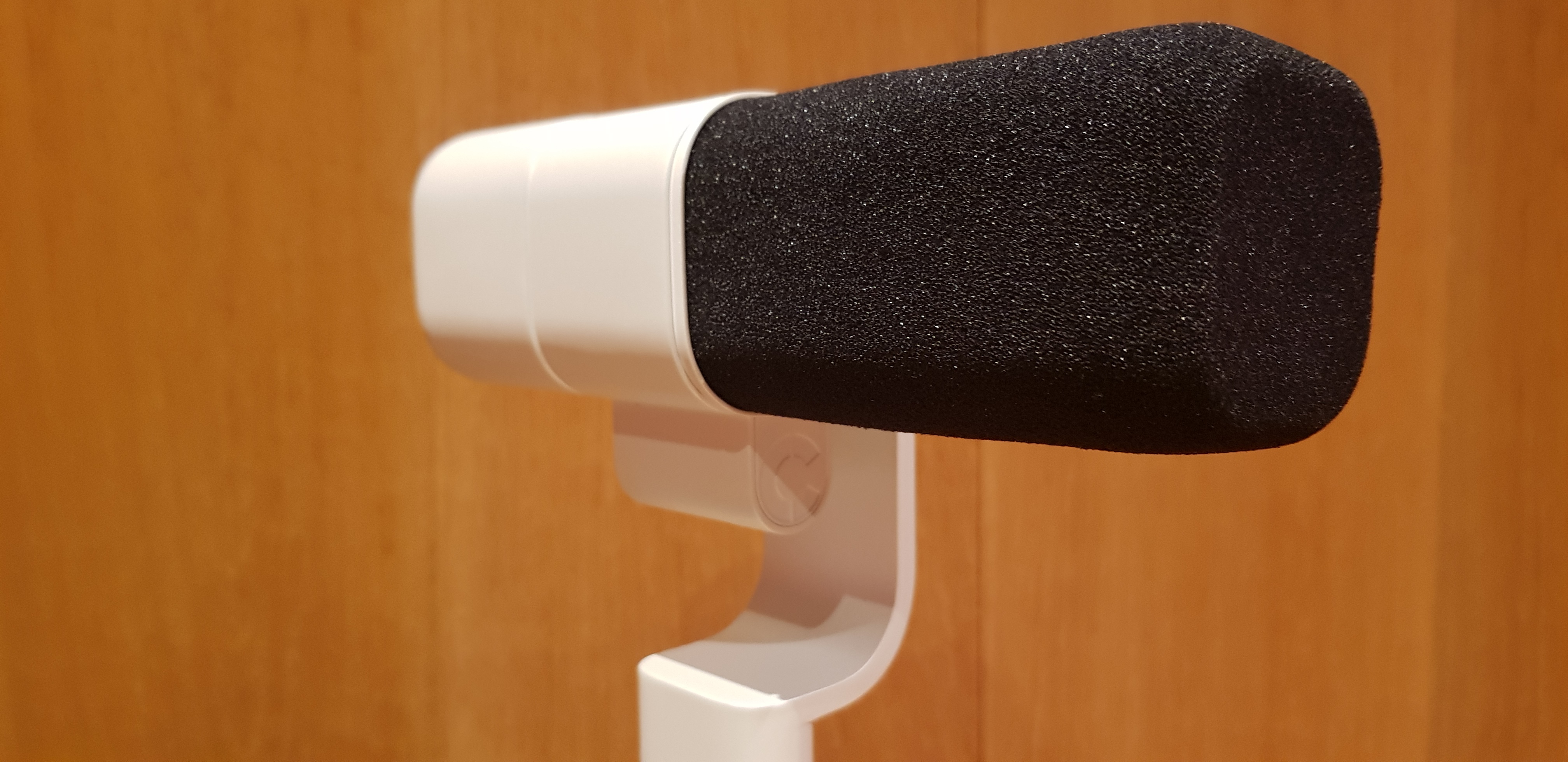 Logitech Blue Sona : Logitech Blue bois 3:4 droite