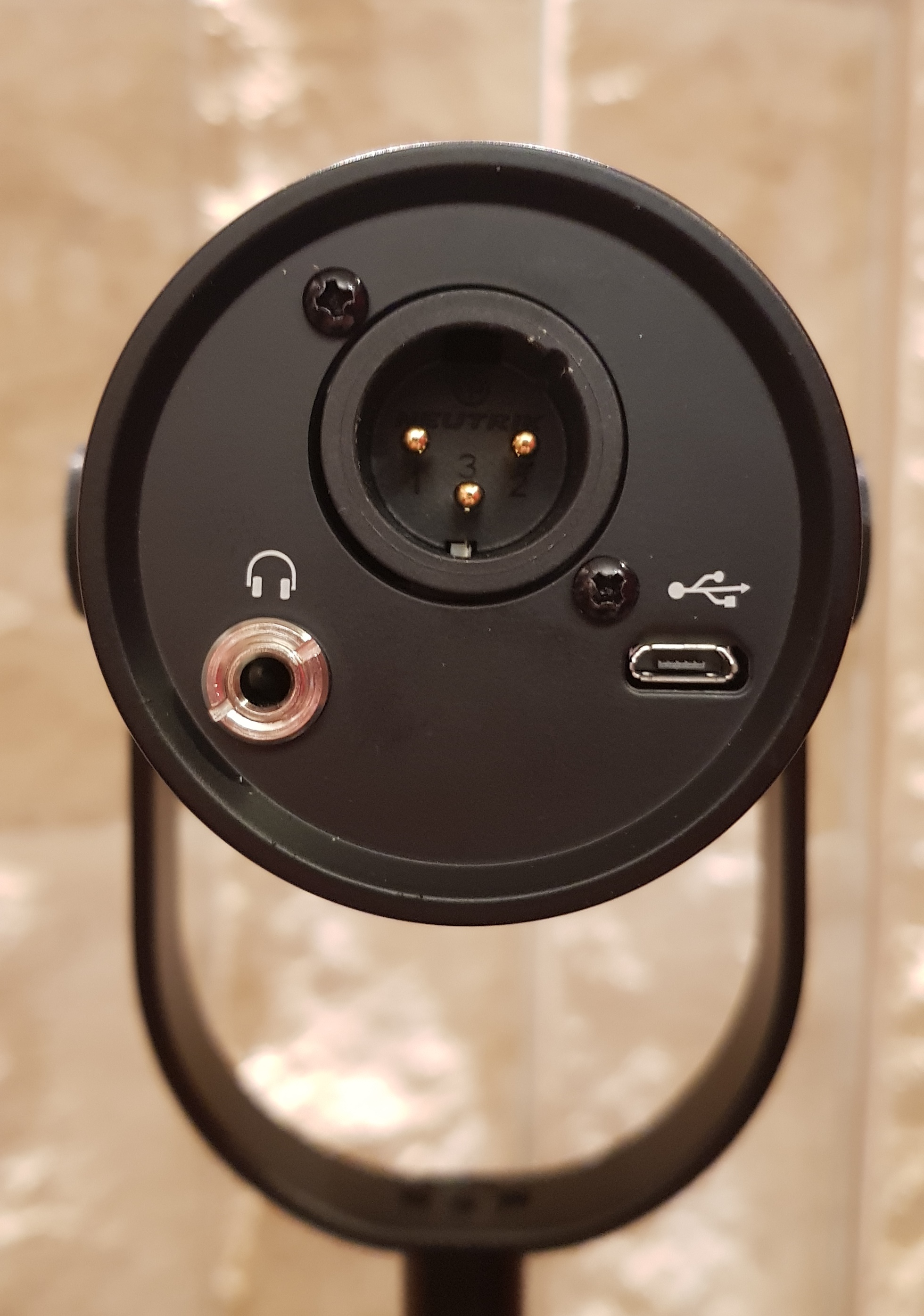 SHure Mv7 brique back