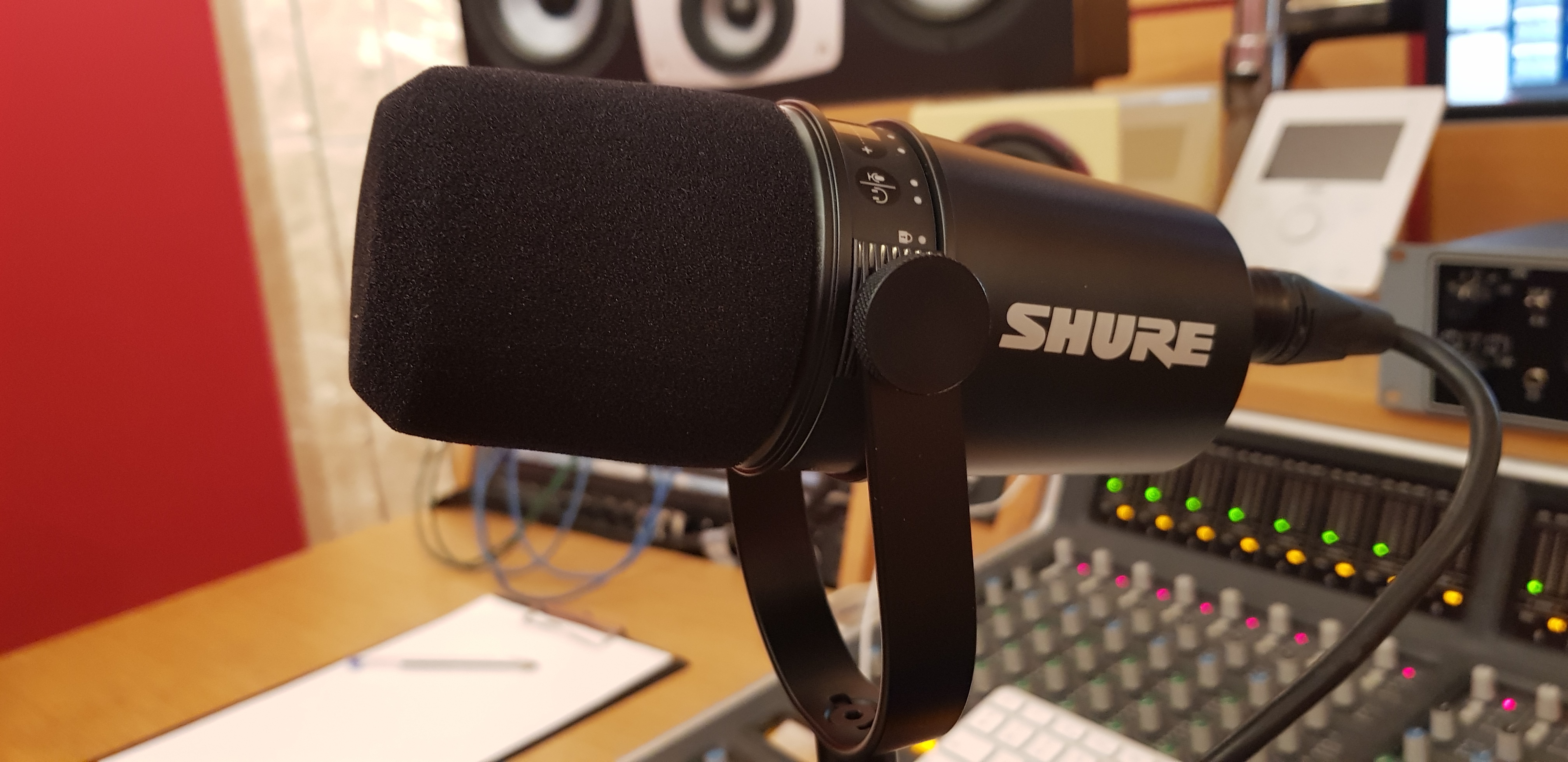 Shure Mv7 studio gauche