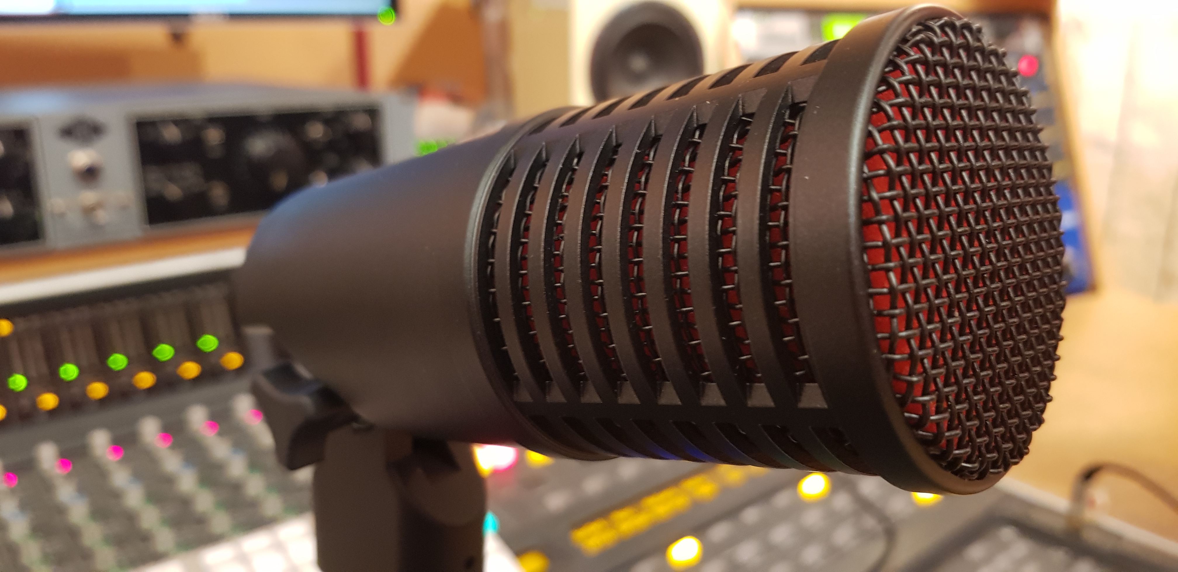 SE Dynacaster studio 3:4 droite