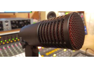 SE Dynacaster studio 3:4 droite