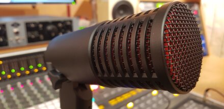 SE Dynacaster studio 3:4 droite SE Dynacaster studio 3:4 droite