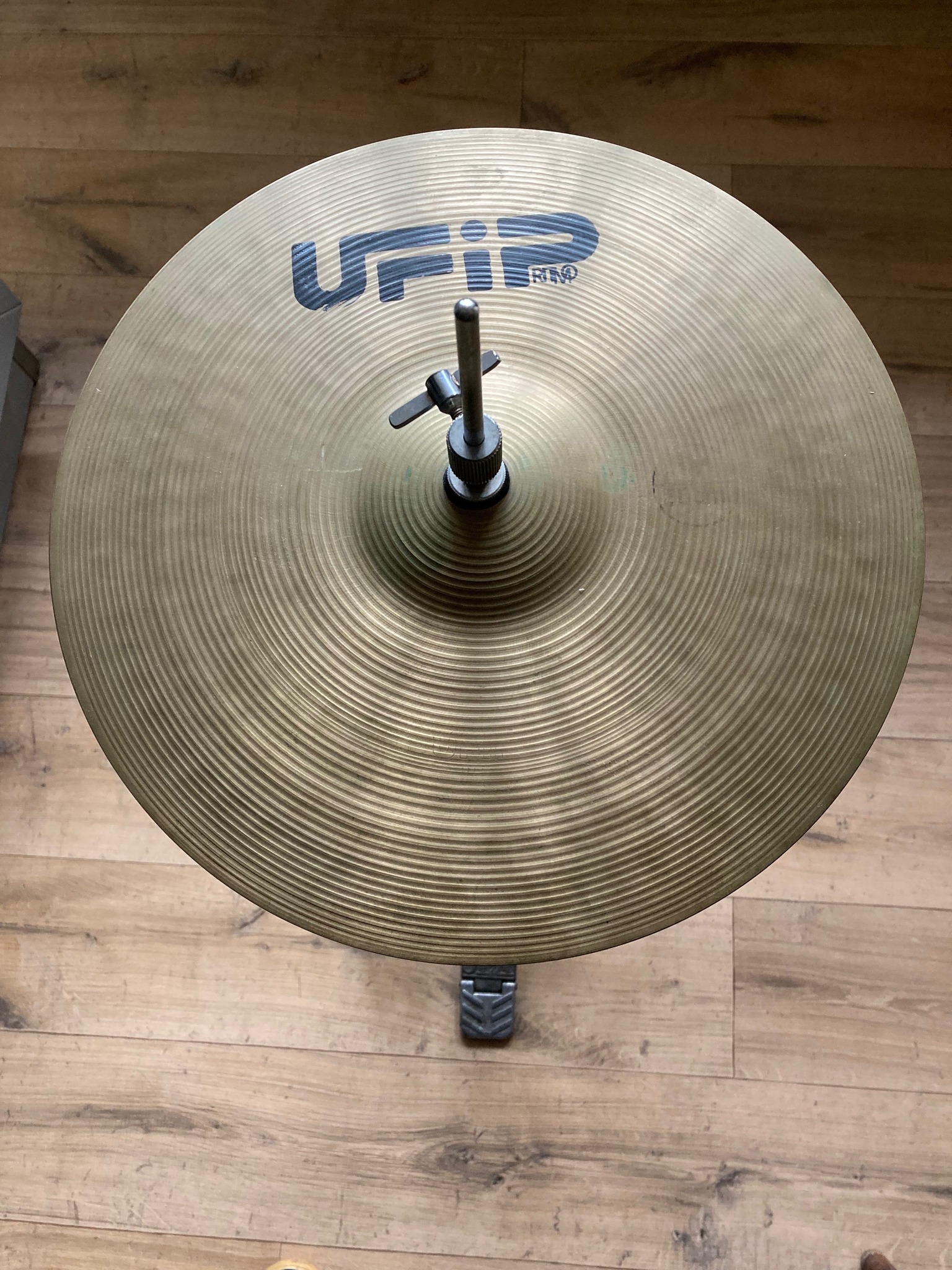 Hi-hat cymbale charleston UFIP Ritmo 14" avec pied PEARL vintage