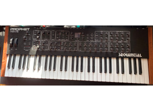 Dave Smith Instruments Prophet REV2 8 voix (26044)