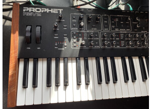 Dave Smith Instruments Prophet REV2 8 voix (25152)