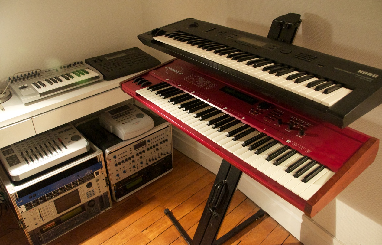 Ultimate Support APEX AX-48