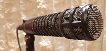 Re320 brique 3:4 droite Re320 brique 3:4 droite