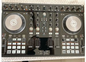 Native Instruments Traktor Kontrol S4 mk2 (41522)