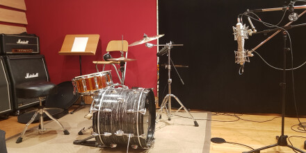 M&amp;M Vs Vintage U67s Drums Front