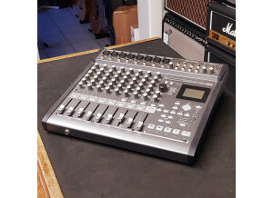 Korg D888