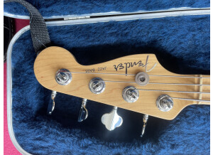 Fender Deluxe Jazz Bass 24