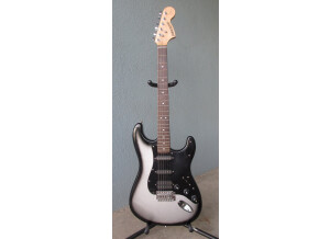 Fender Modern Player Stratocaster HSS - Silverburst
