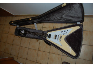 Epiphone 1967 Flying V - Antique Ivory Limited Edition
