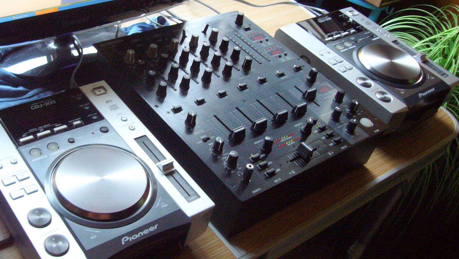 Behringer DJX750