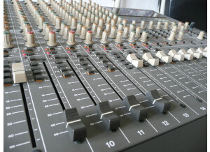 Tascam M-2516 (96273)