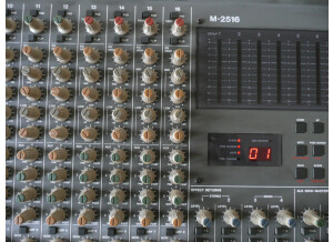 Tascam M-2516 (73421)